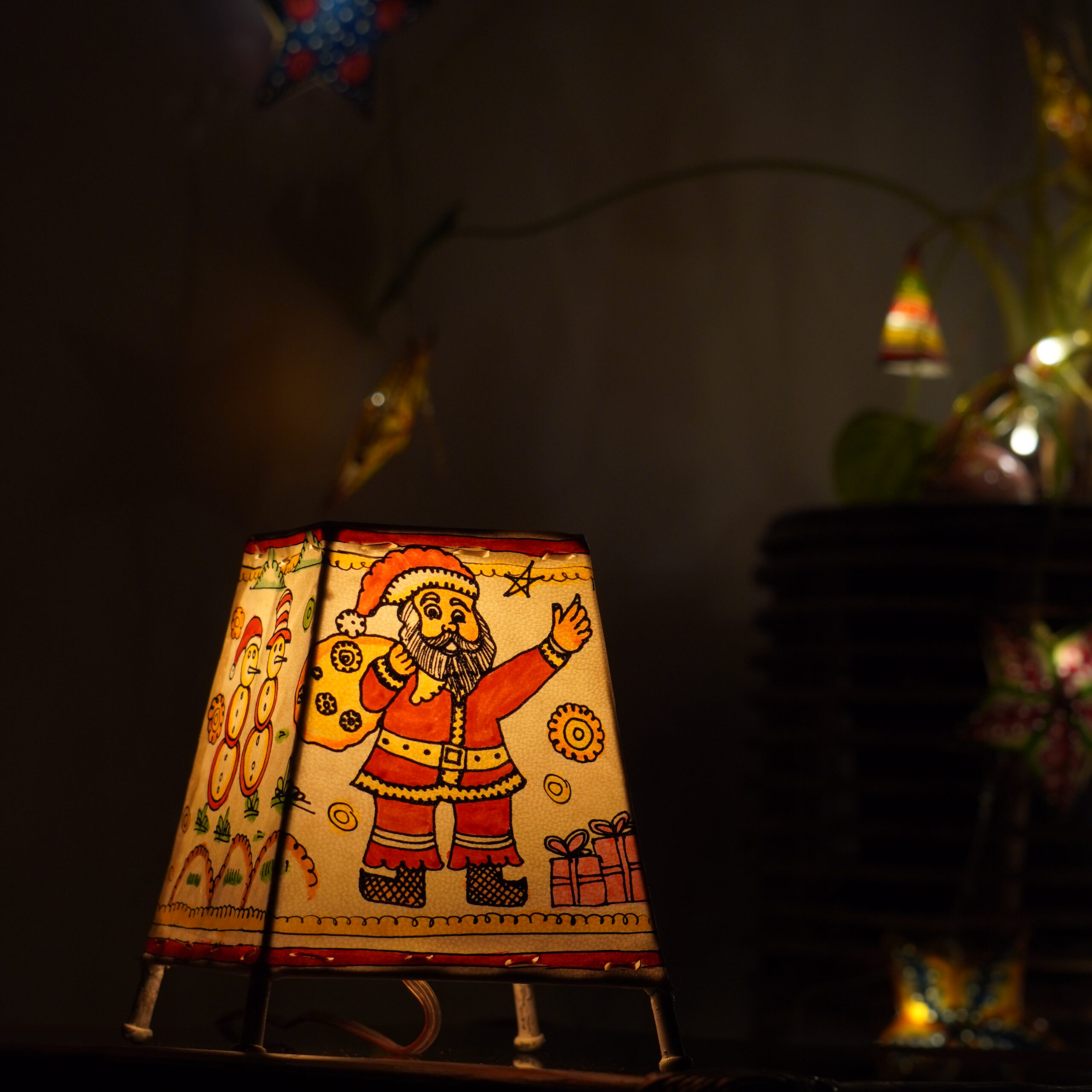 6 -inch hand-painted leather Christmas lamp